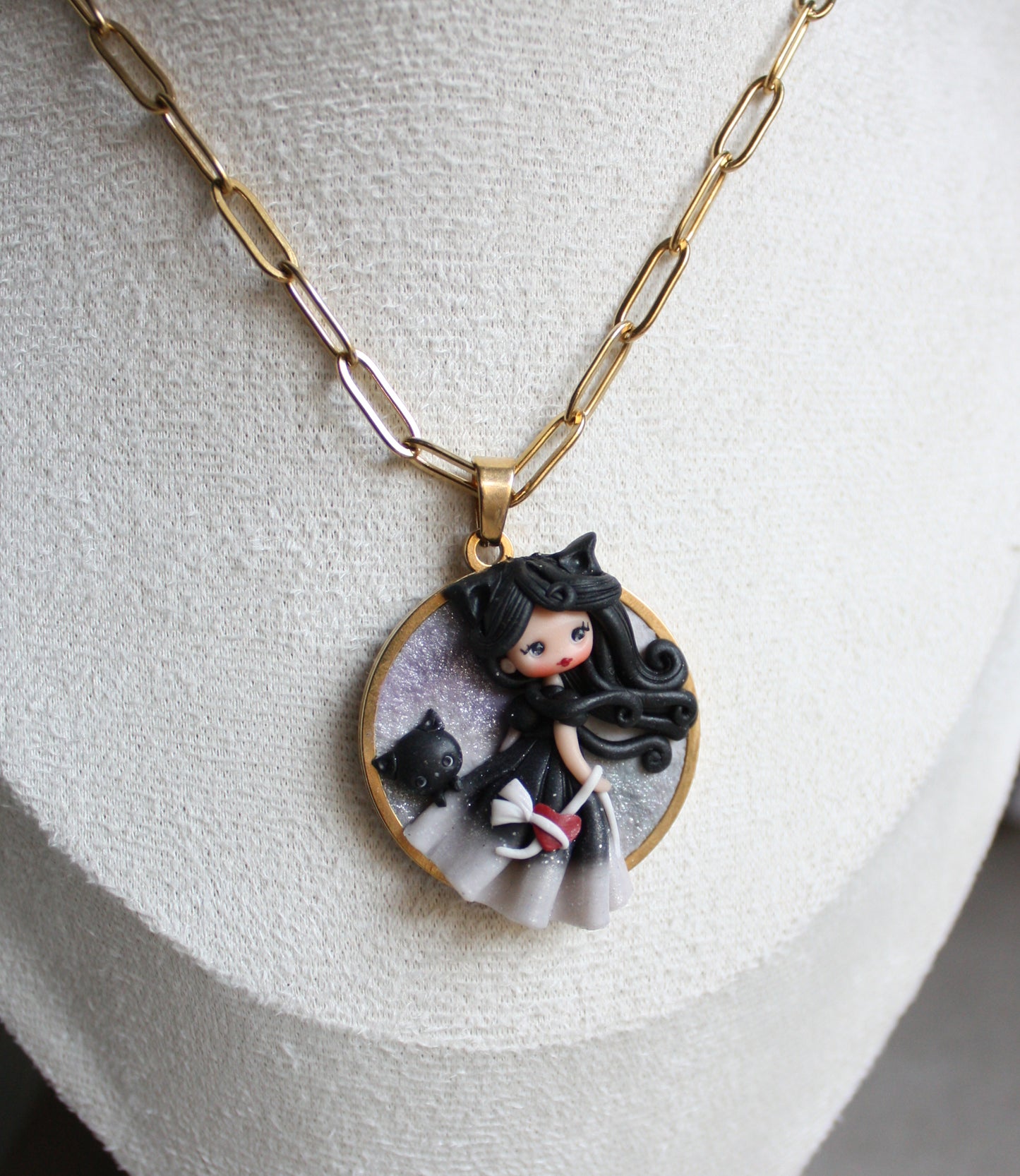 Collana in acciaio inox dorato con cammeo e cat doll