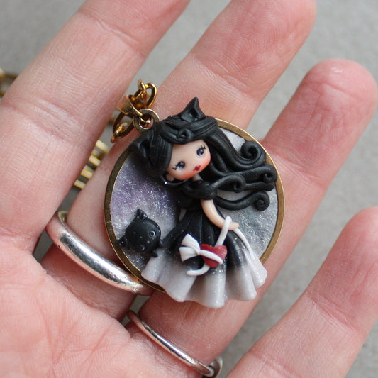 Collana in acciaio inox dorato con cammeo e cat doll