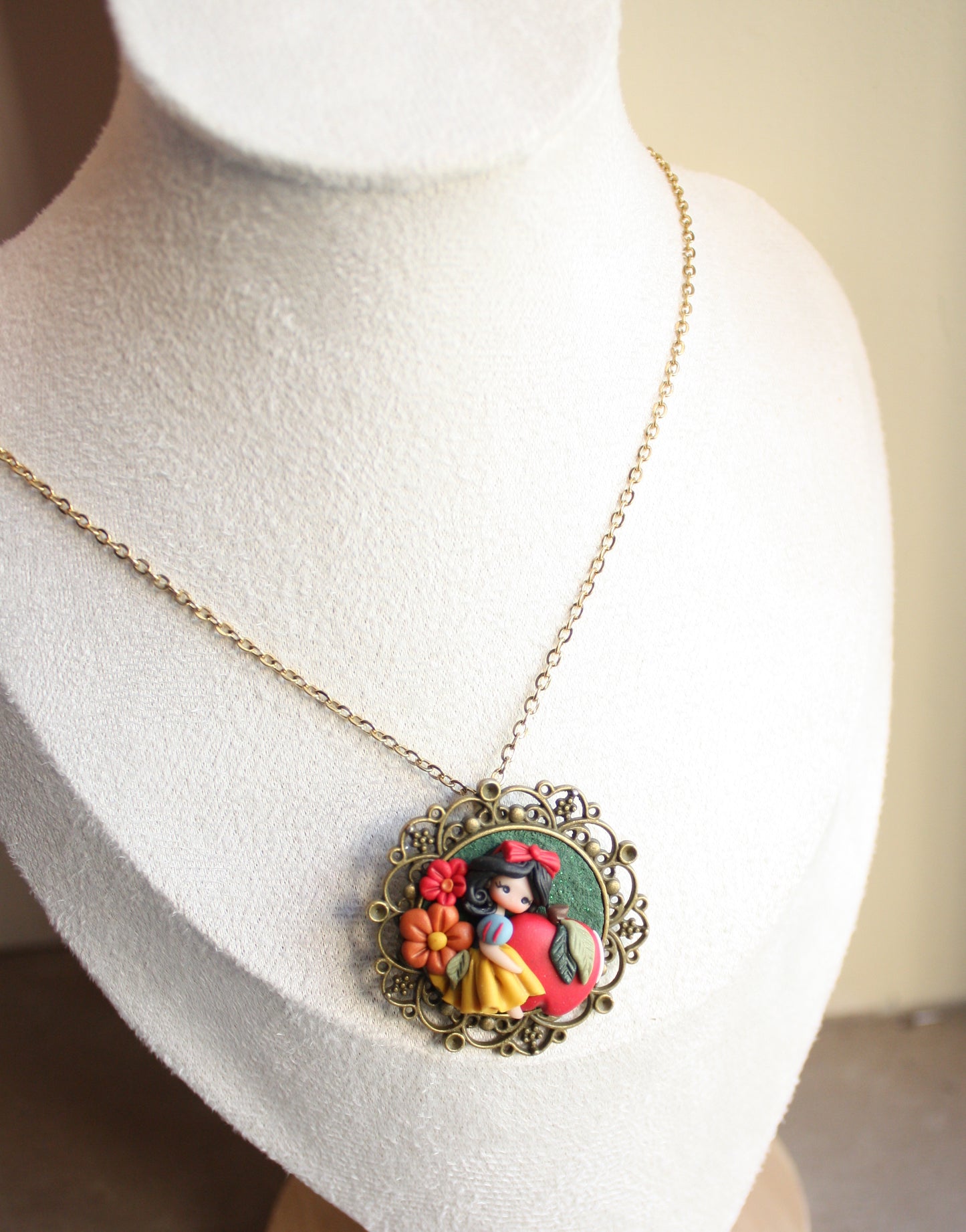 Gold stainless steel necklace with Snow White cameo IV