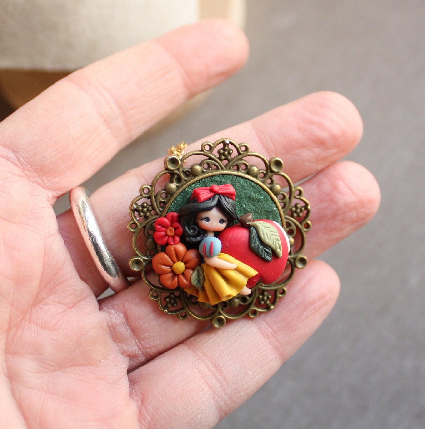 Gold stainless steel necklace with Snow White cameo IV