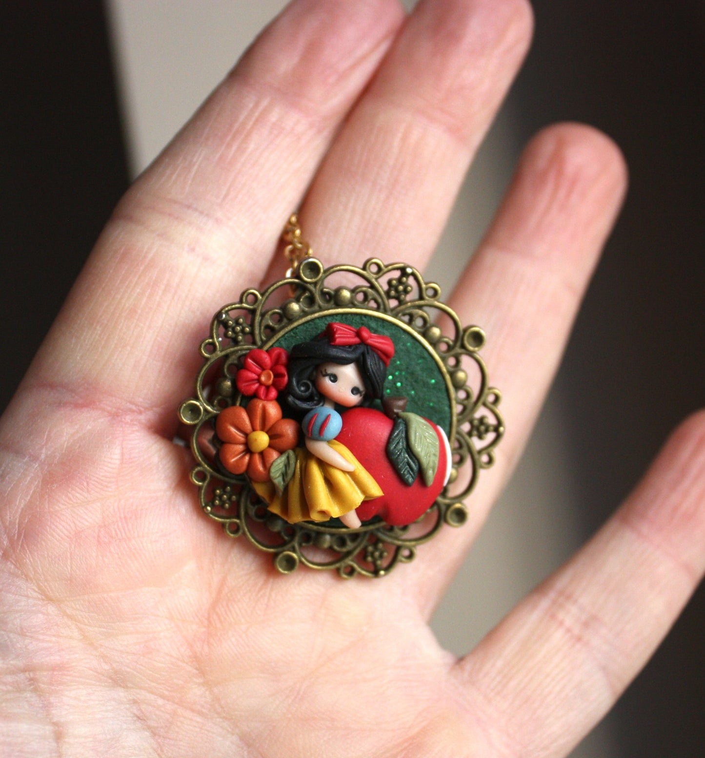 Gold stainless steel necklace with Snow White cameo IV