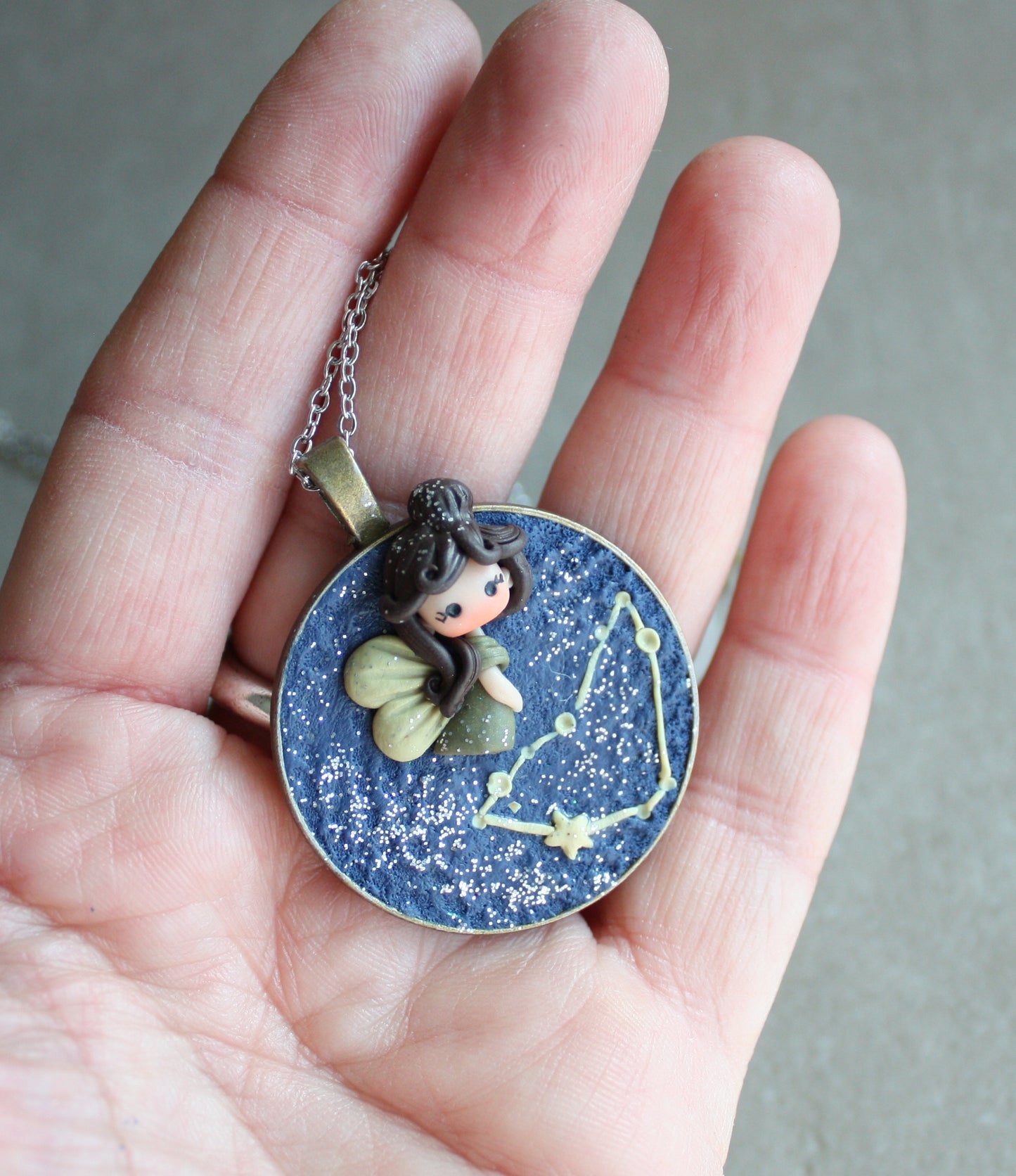 Collana Zodiacale Capricorno – Fatina Costellazione e Simbolo Inciso