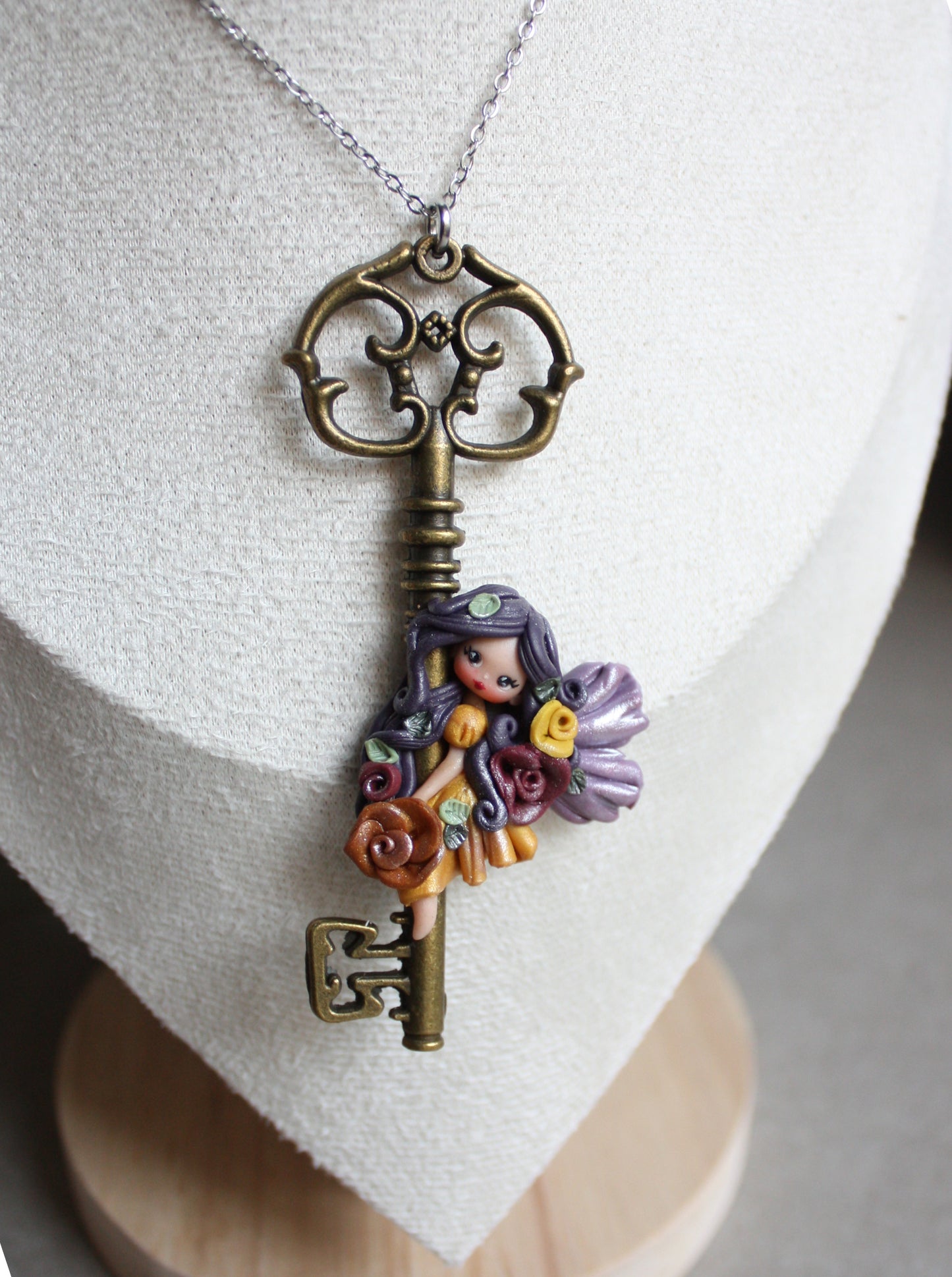 Collana in acciaio inox con chiave bronzata e fatina in fimo II