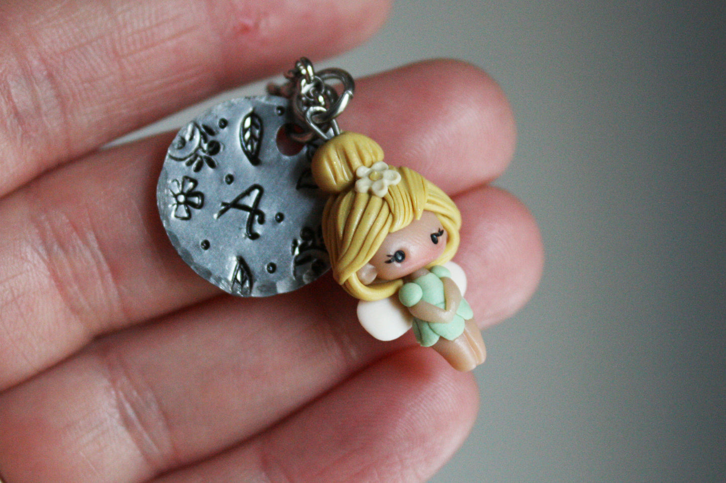 Necklace with trilly and letter