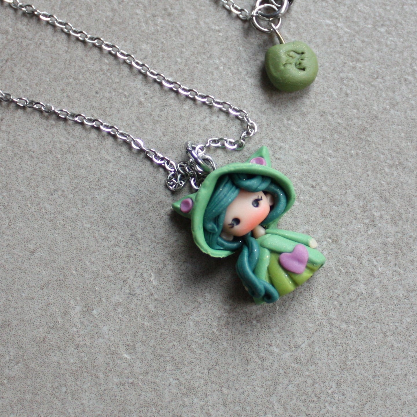 Collana in acciaio inox con cat doll in fimo modellata a mano II