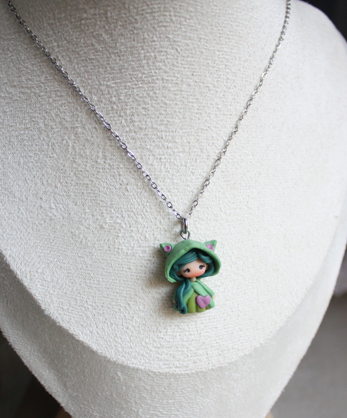 Collana in acciaio inox con cat doll in fimo modellata a mano II