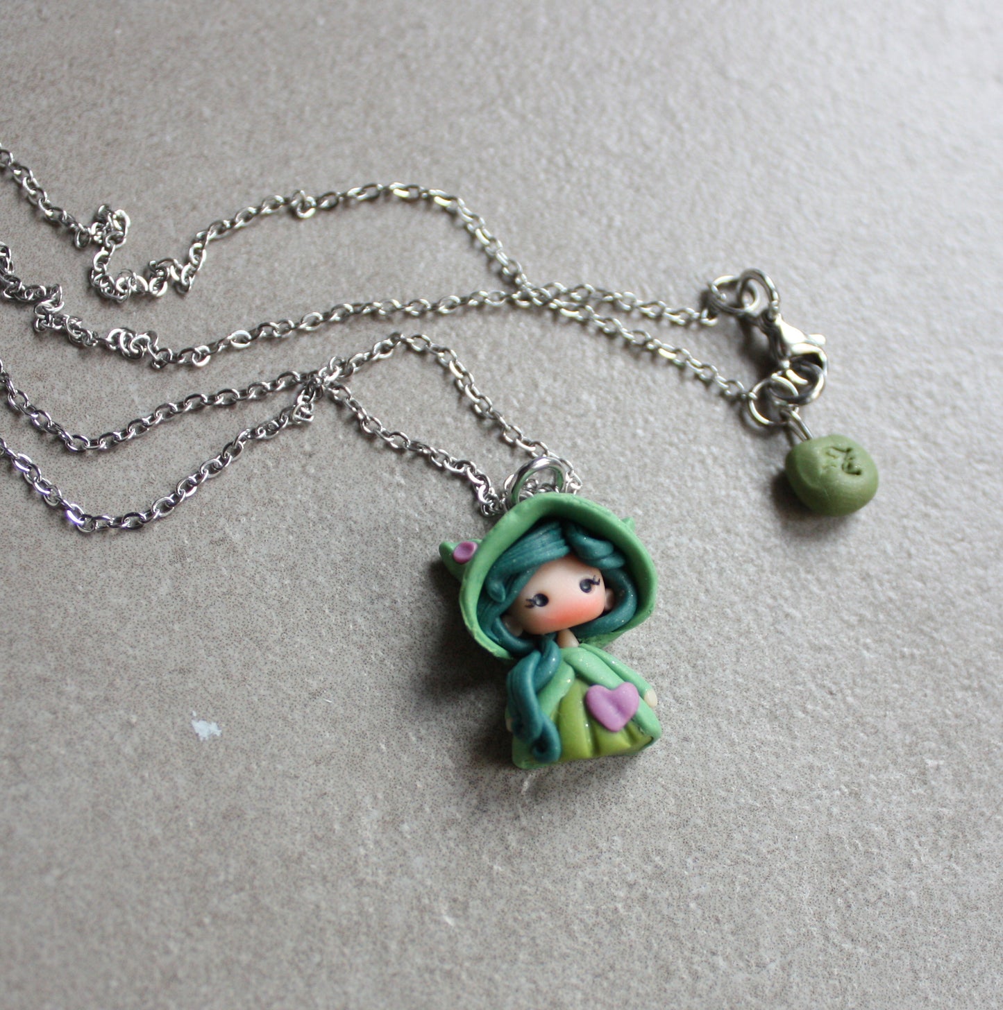 Collana in acciaio inox con cat doll in fimo modellata a mano II