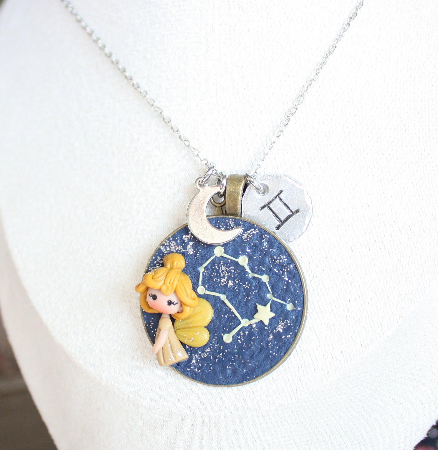 Collana Zodiacale Gemelli – Fatina Costellazione e Simbolo Inciso