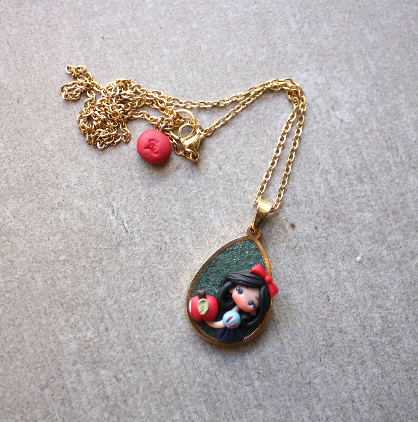 Gold stainless steel necklace with Snow White cameo