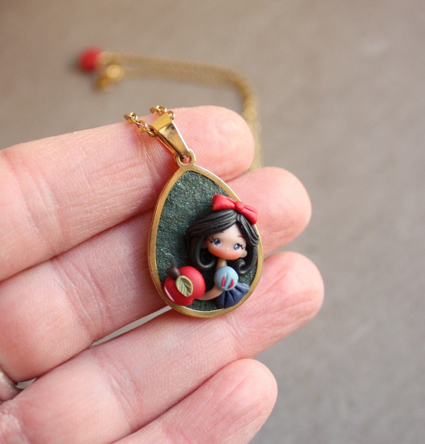Gold stainless steel necklace with Snow White cameo