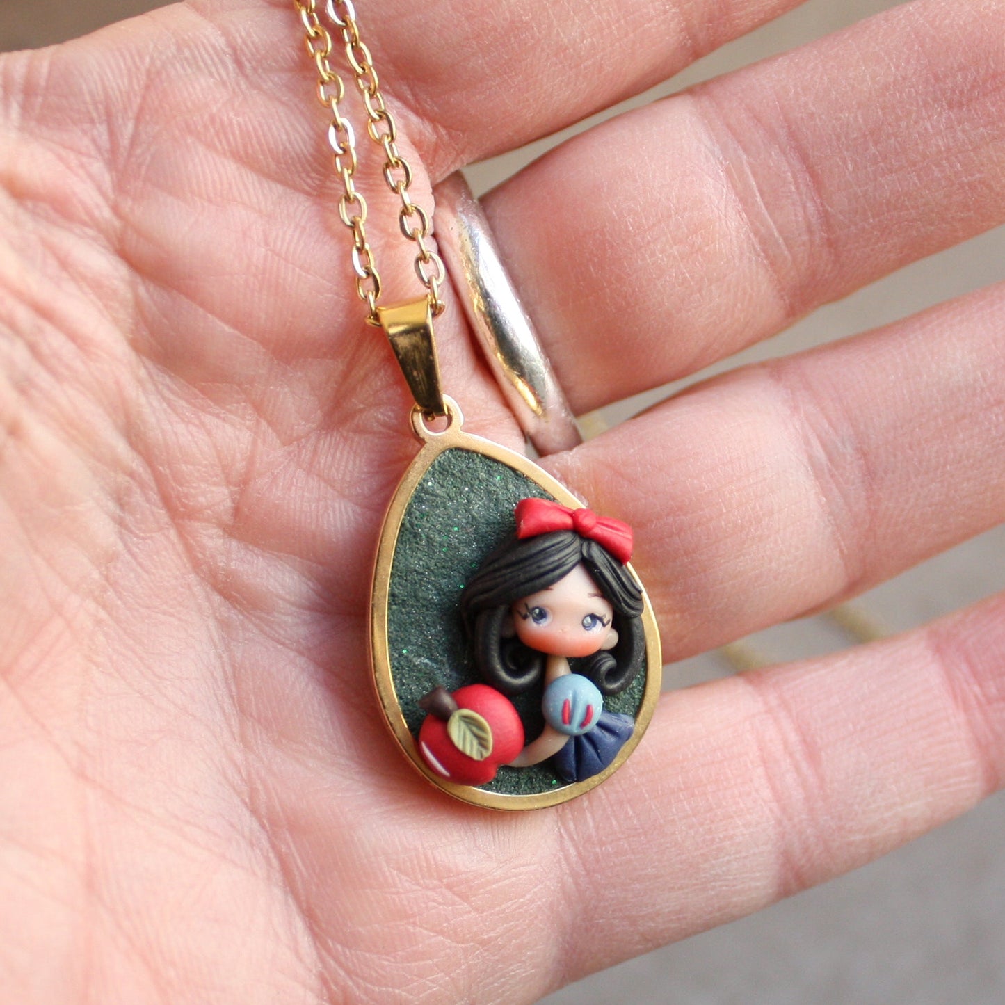 Gold stainless steel necklace with Snow White cameo