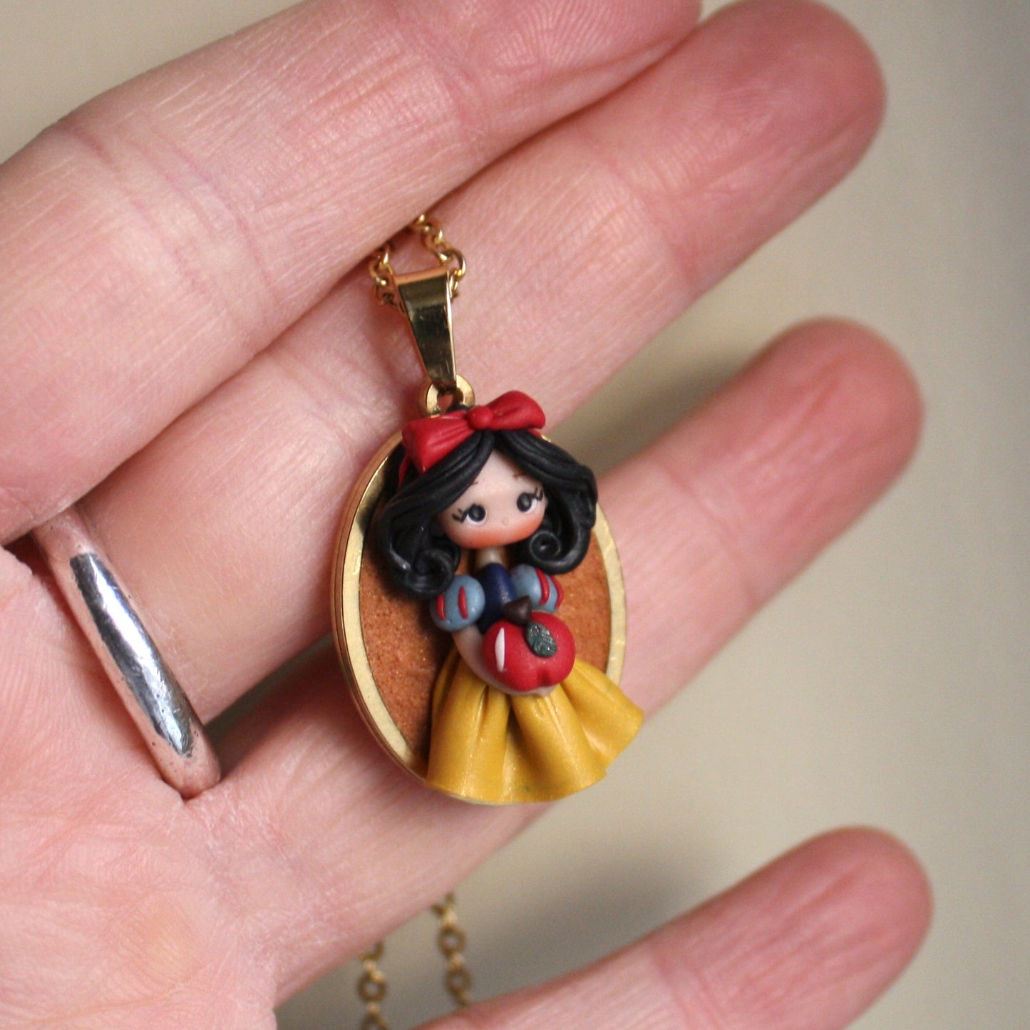 Gold stainless steel necklace with Snow White cameo III