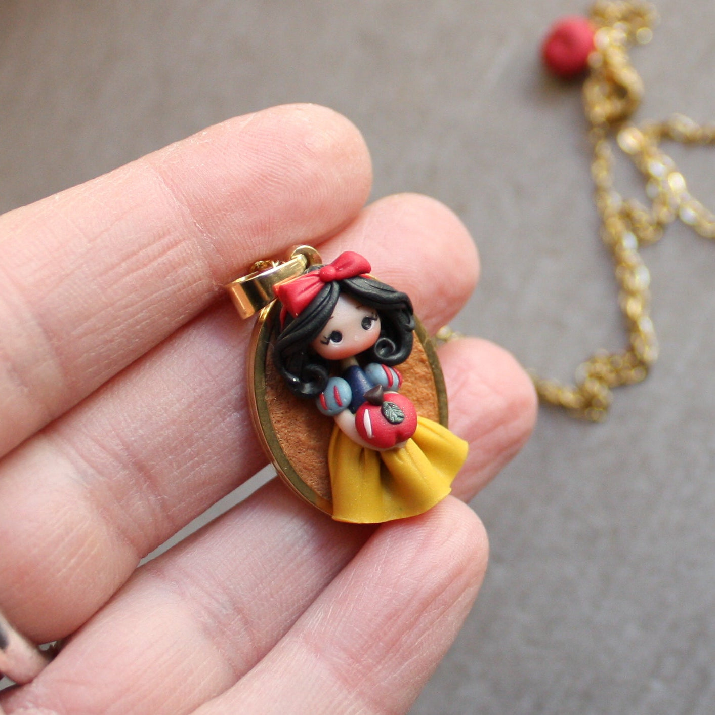 Gold stainless steel necklace with Snow White cameo III