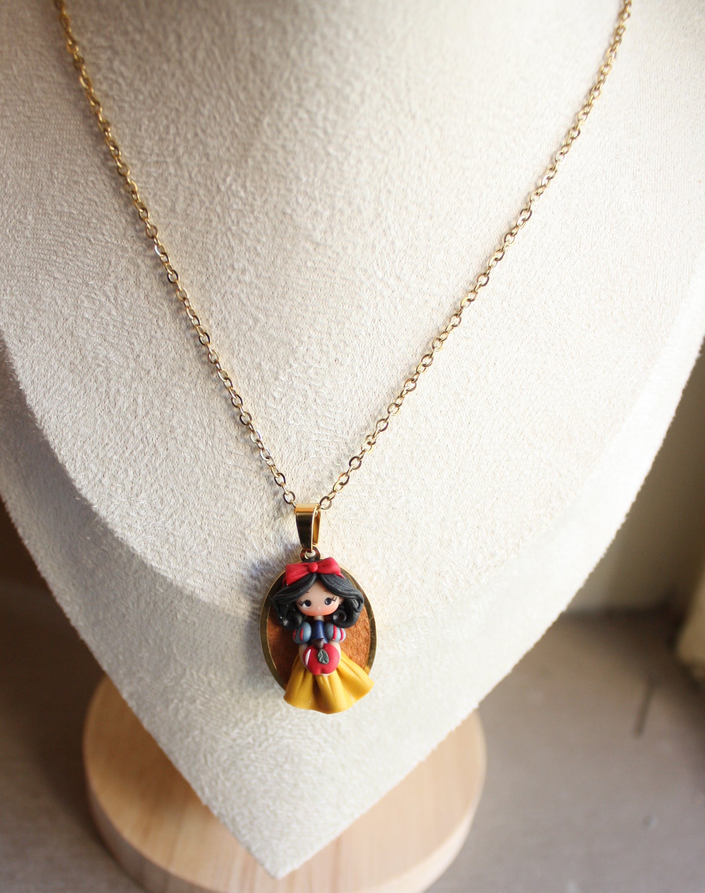 Gold stainless steel necklace with Snow White cameo III