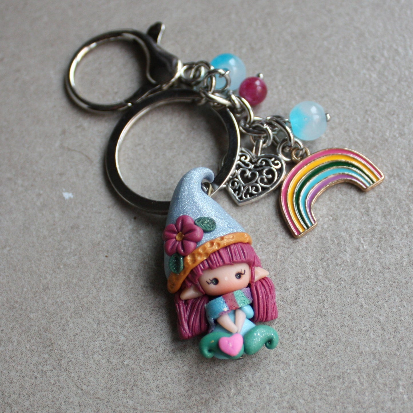 Portachiavi con gnoma in fimo e charms II