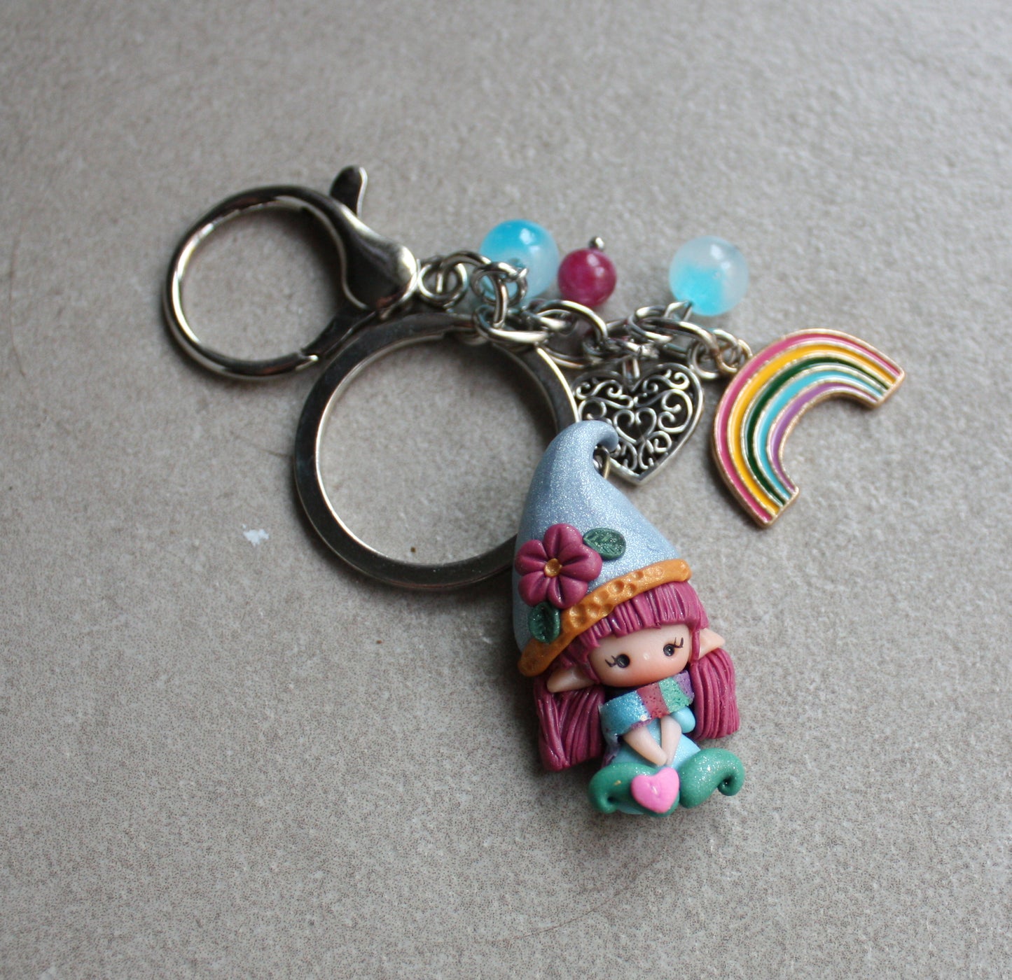 Portachiavi con gnoma in fimo e charms II