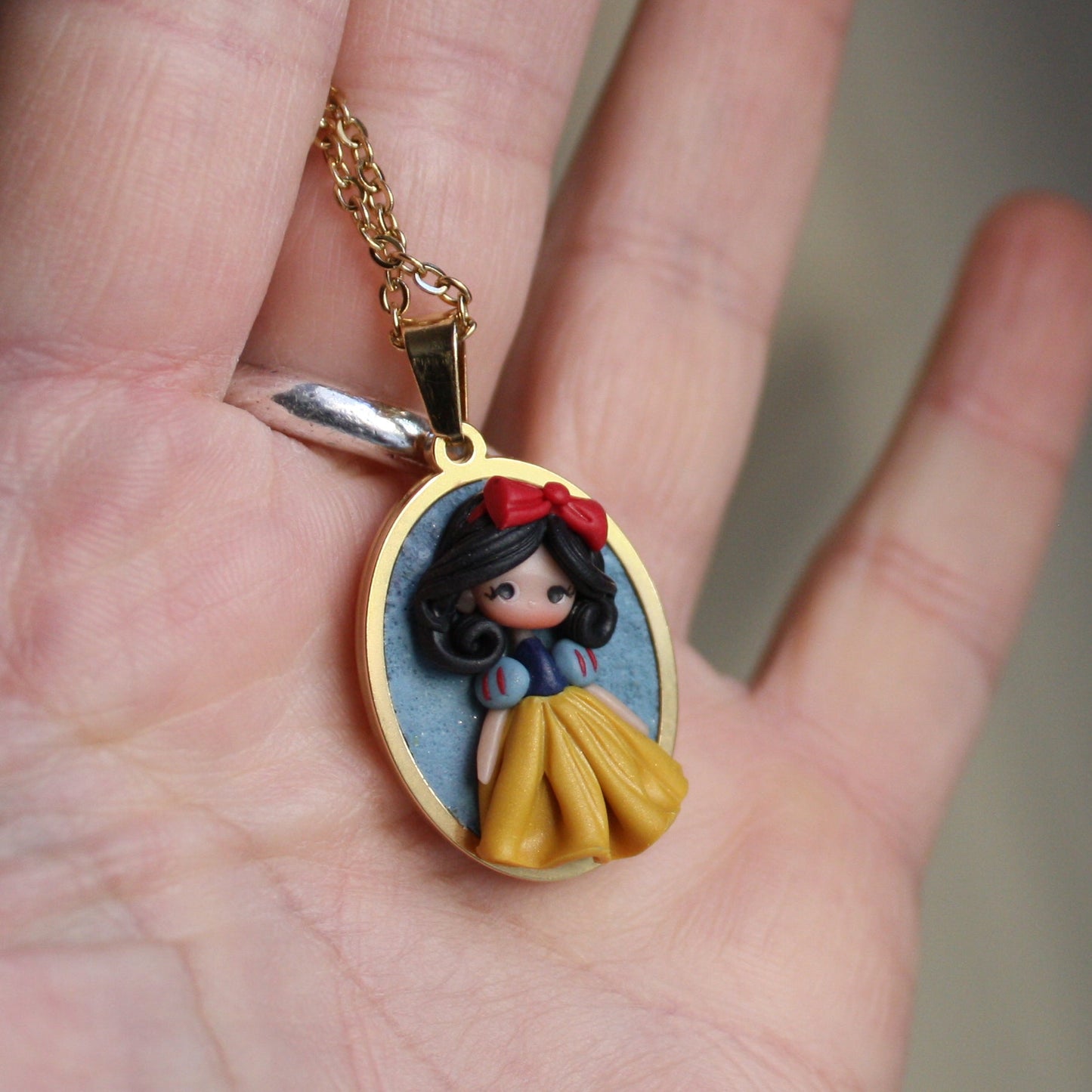 Collana in acciaio inox dorato con cammeo Biancaneve II