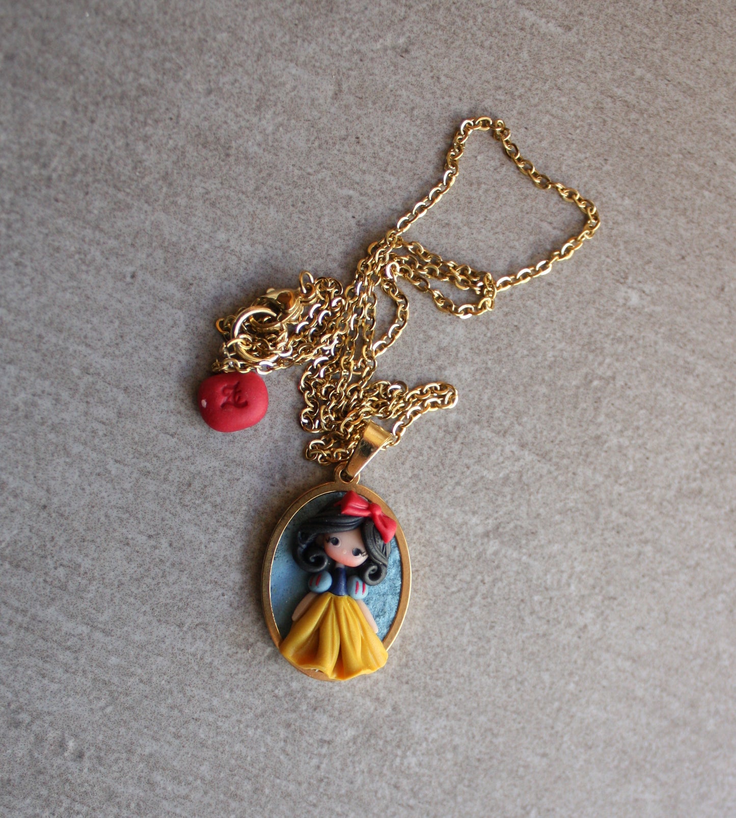 Collana in acciaio inox dorato con cammeo Biancaneve II