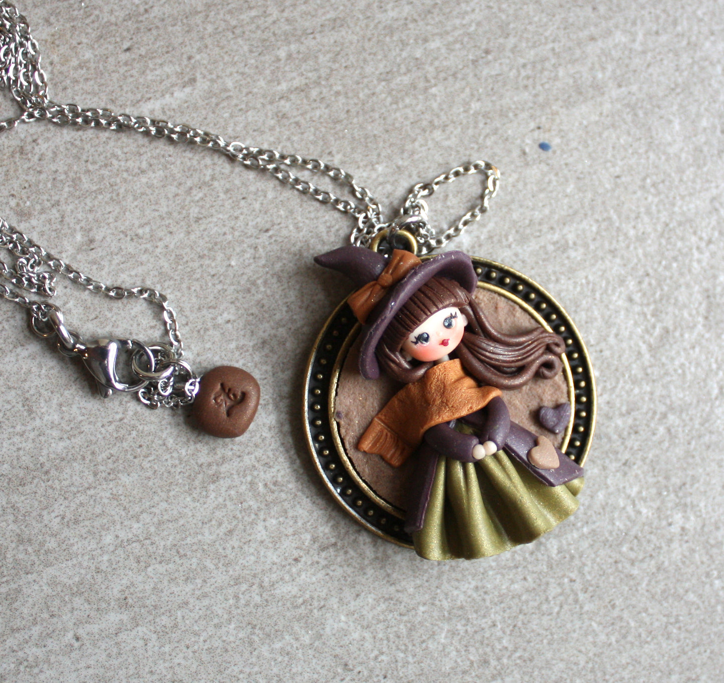 Collana in acciaio inox con piccola streghetta in fimo X