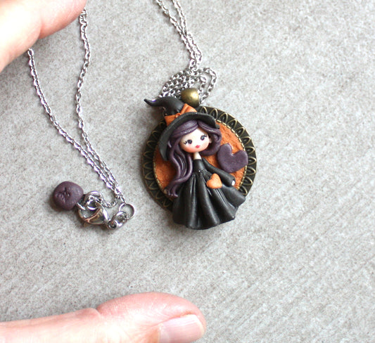 Collana in acciaio inox con piccola streghetta in fimo V