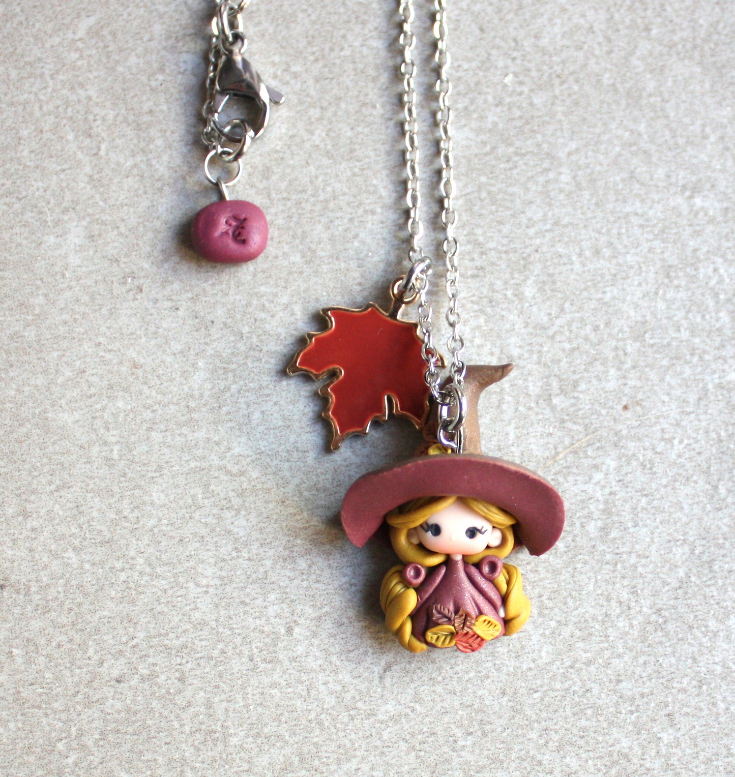 collana con streghetta in fimo made in italy