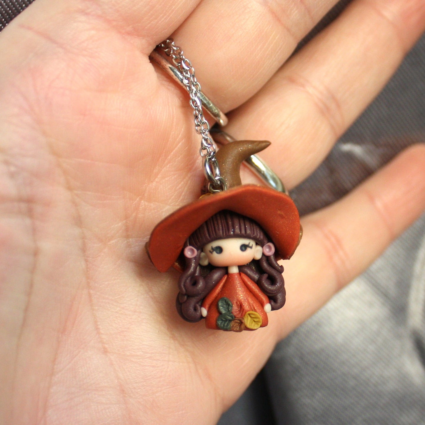 collana acciaio inox con piccola streghetta