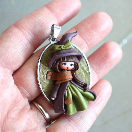 Collana in acciaio inox con piccola streghetta in fimo